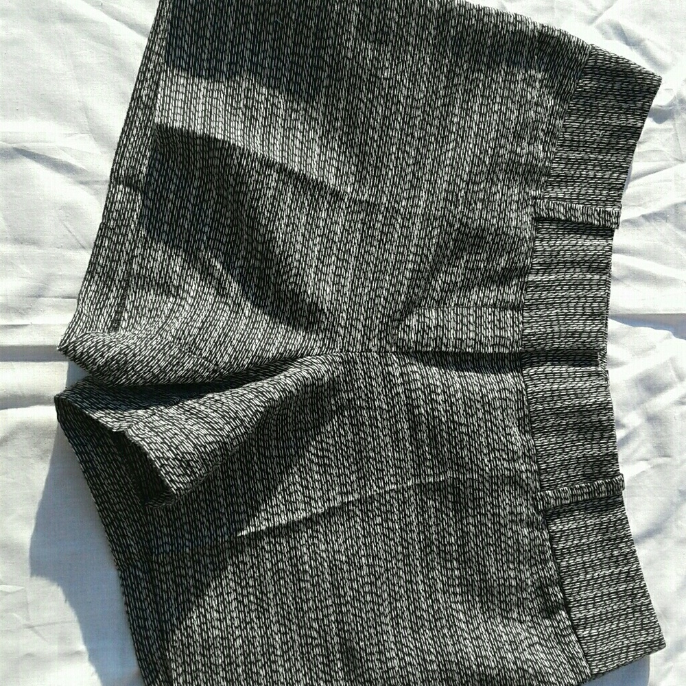 ANN TAYLOR Black White Shorts